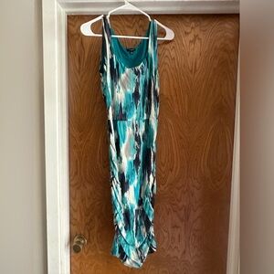 Bold print fitted Ann Taylor dress, jersey like material stretches